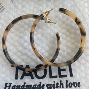 Taolei Designs Tortoise Shell Lightweight Hoop Earrings NEW